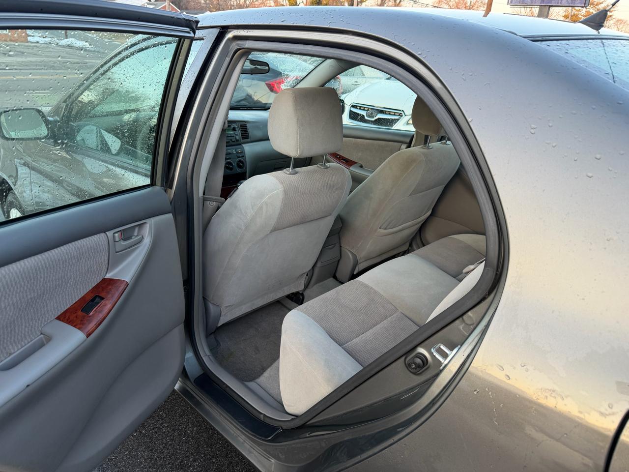 Toyota Corolla 4dr Sdn Auto LE (Natl) 2007