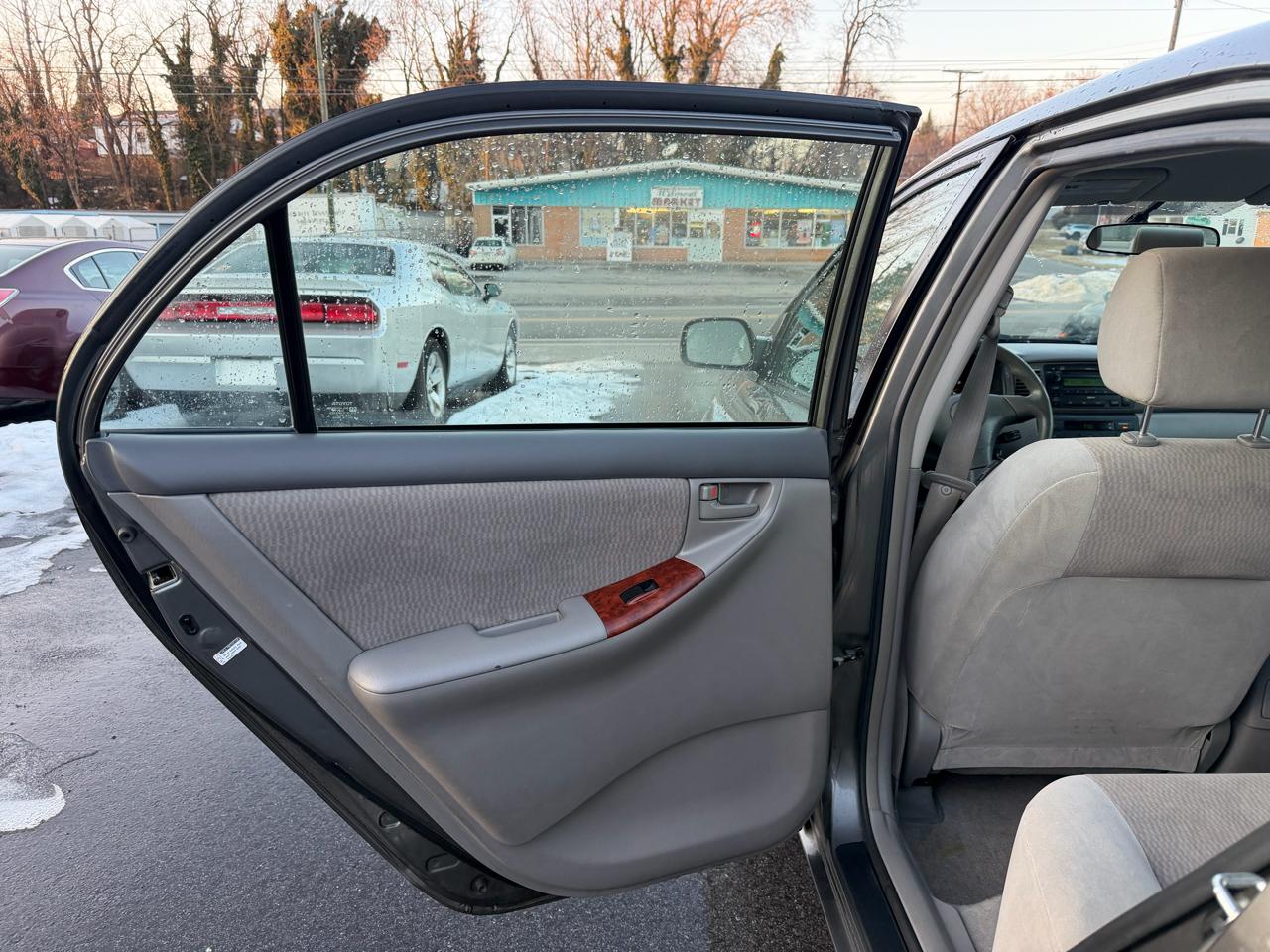 Toyota Corolla 4dr Sdn Auto LE (Natl) 2007