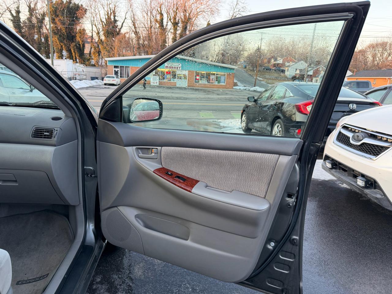 Toyota Corolla 4dr Sdn Auto LE (Natl) 2007