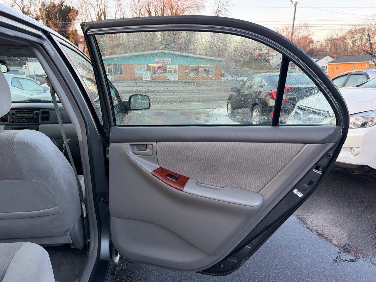 Toyota Corolla 4dr Sdn Auto LE (Natl) 2007