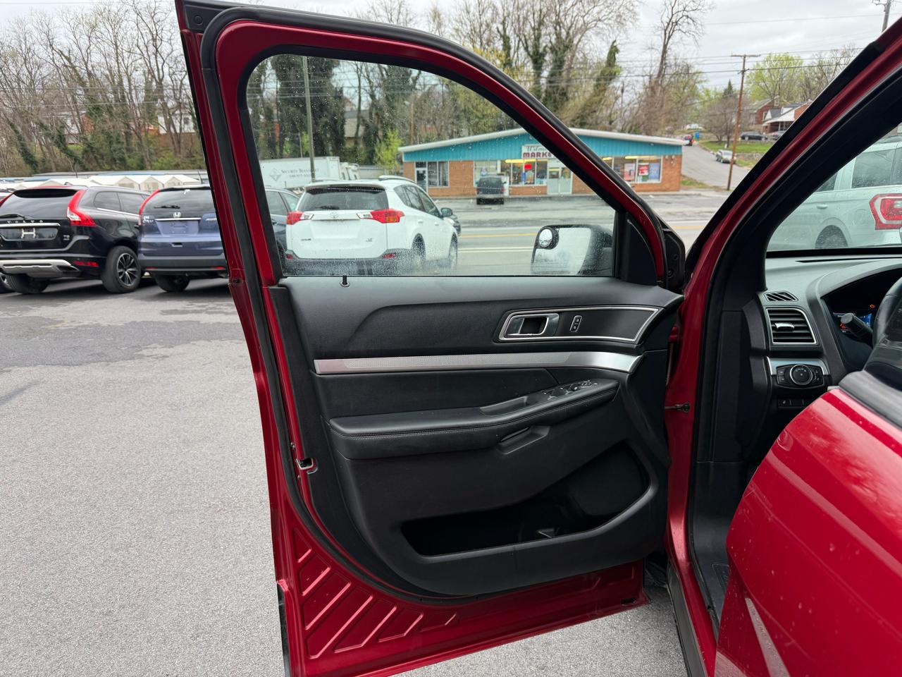 Ford Explorer 4dr XLT 2016