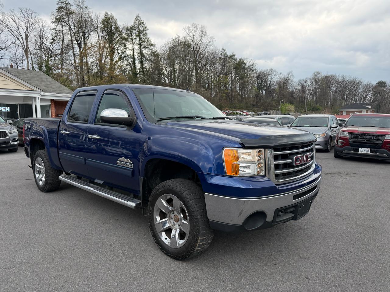 GMC Sierra 1500 4WD Crew Cab 143.5" SL 2013