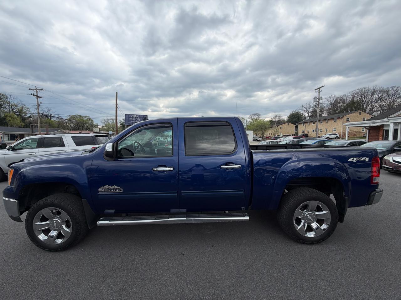 GMC Sierra 1500 4WD Crew Cab 143.5" SL 2013