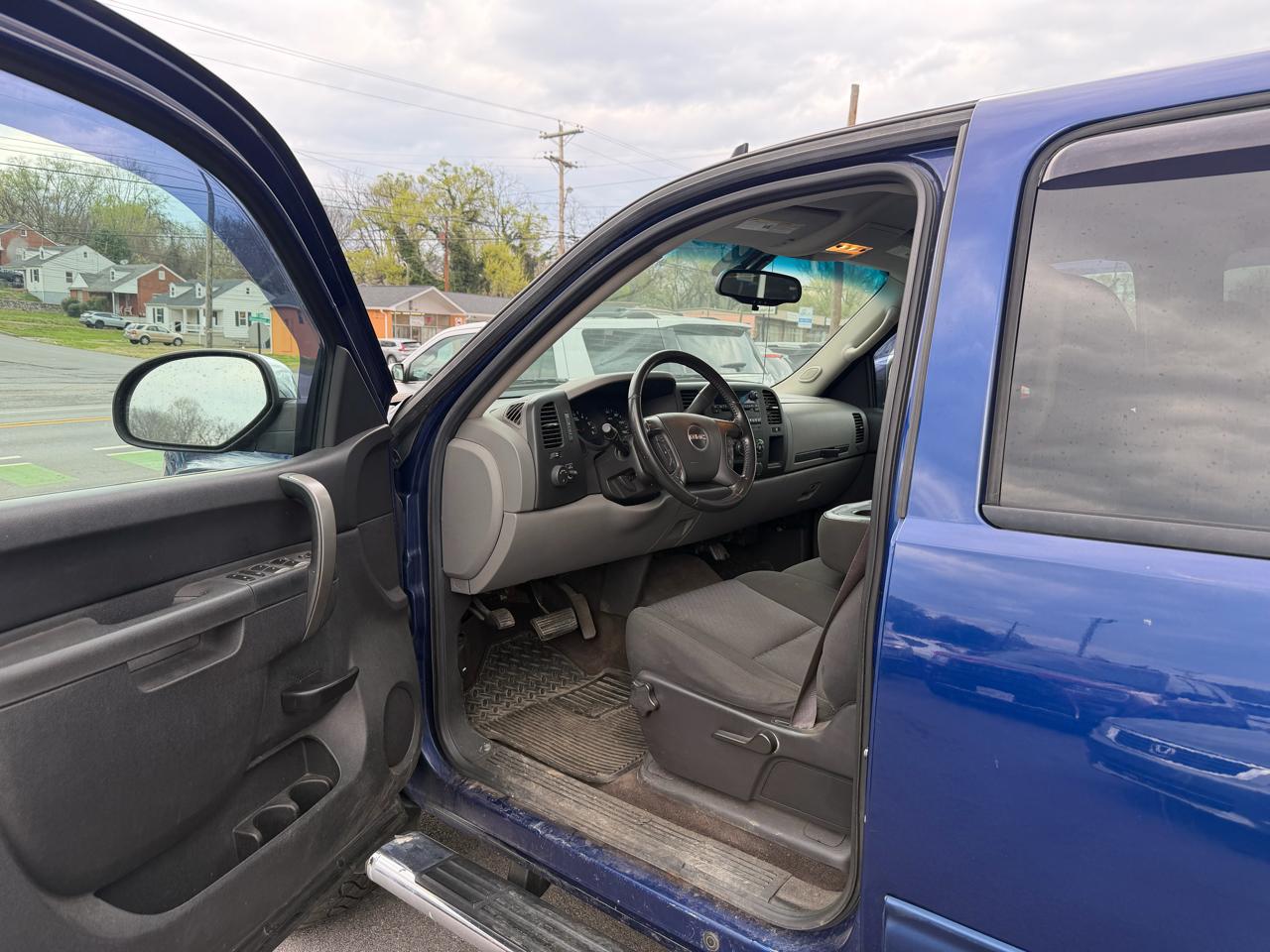 GMC Sierra 1500 4WD Crew Cab 143.5" SL 2013