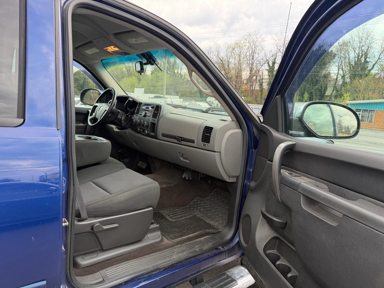 GMC Sierra 1500 4WD Crew Cab 143.5" SL 2013