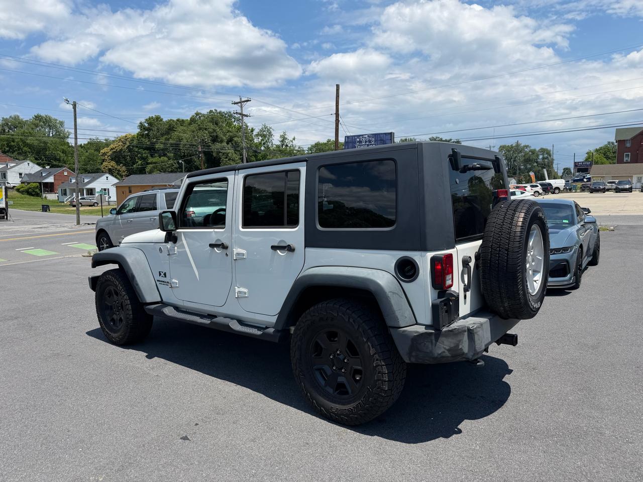 Jeep Wrangler 4WD 4dr Unlimited X 2009