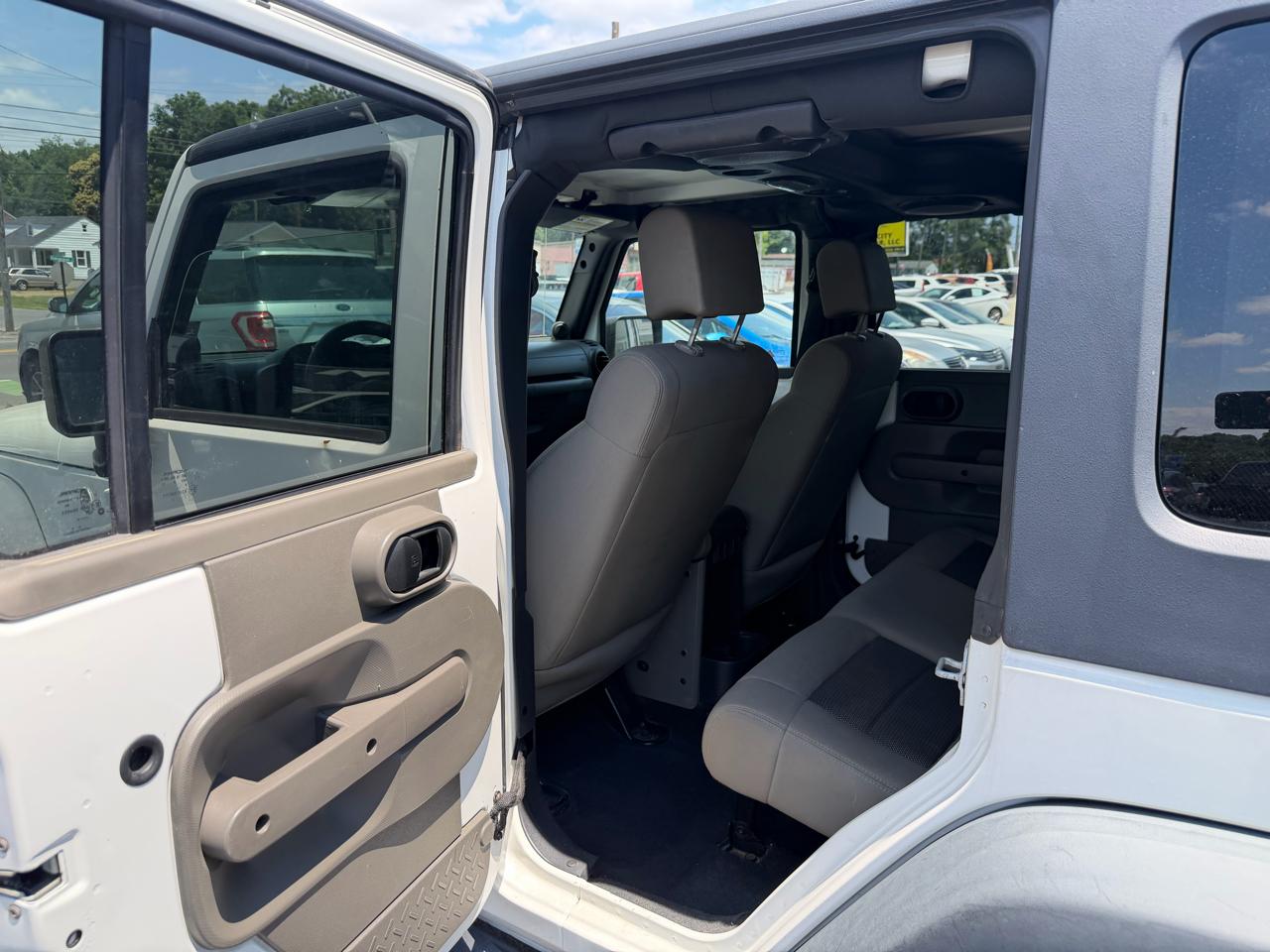 Jeep Wrangler 4WD 4dr Unlimited X 2009