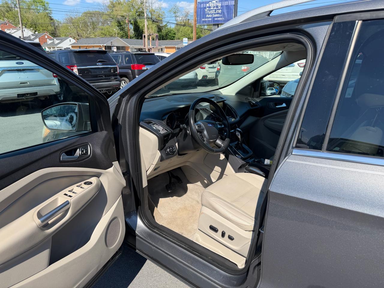 Ford Escape Titanium 4D SUV 4WD 2014