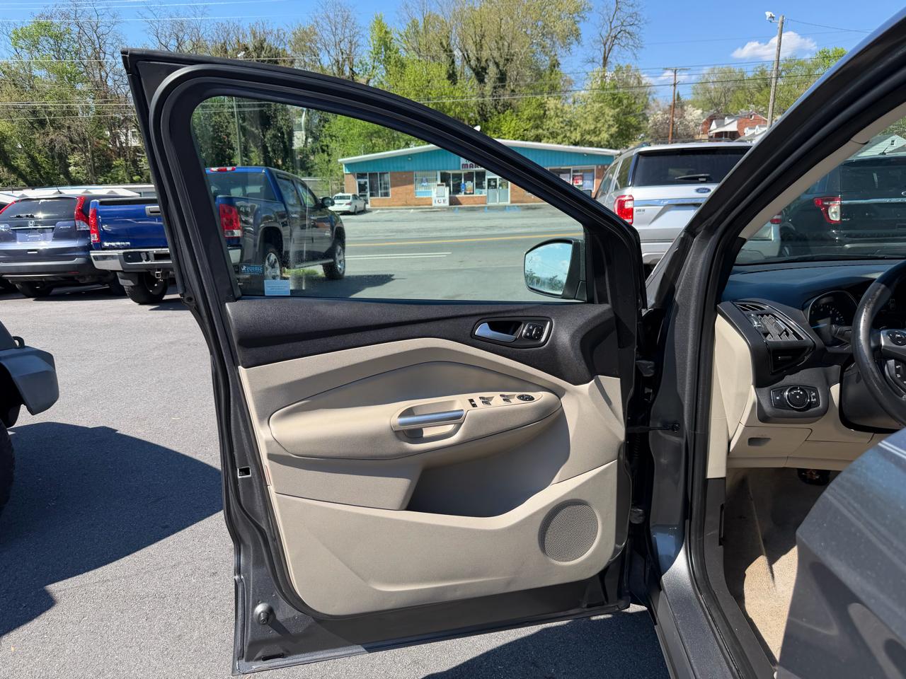 Ford Escape Titanium 4D SUV 4WD 2014