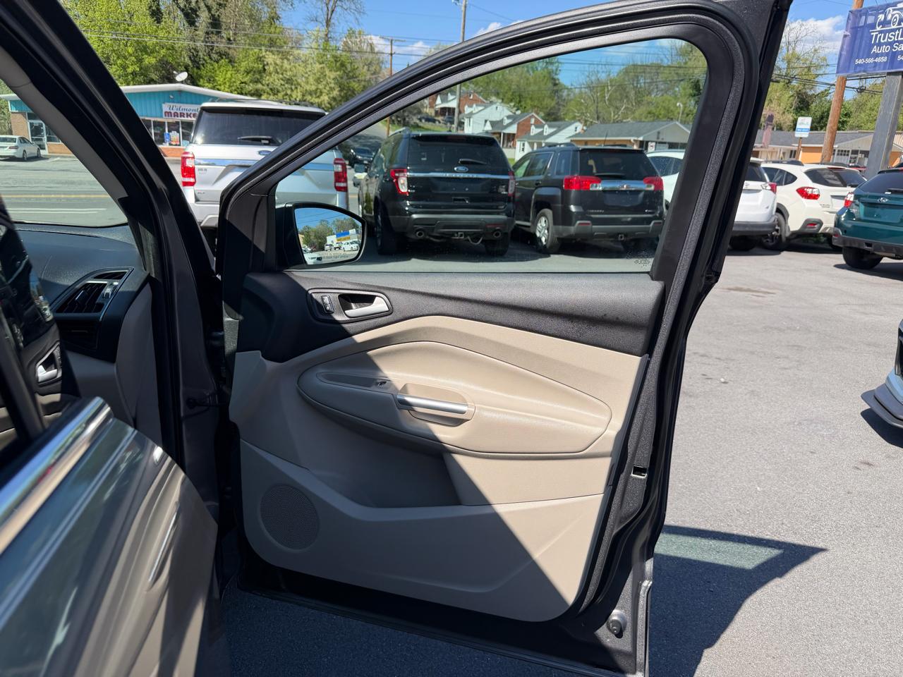 Ford Escape Titanium 4D SUV 4WD 2014