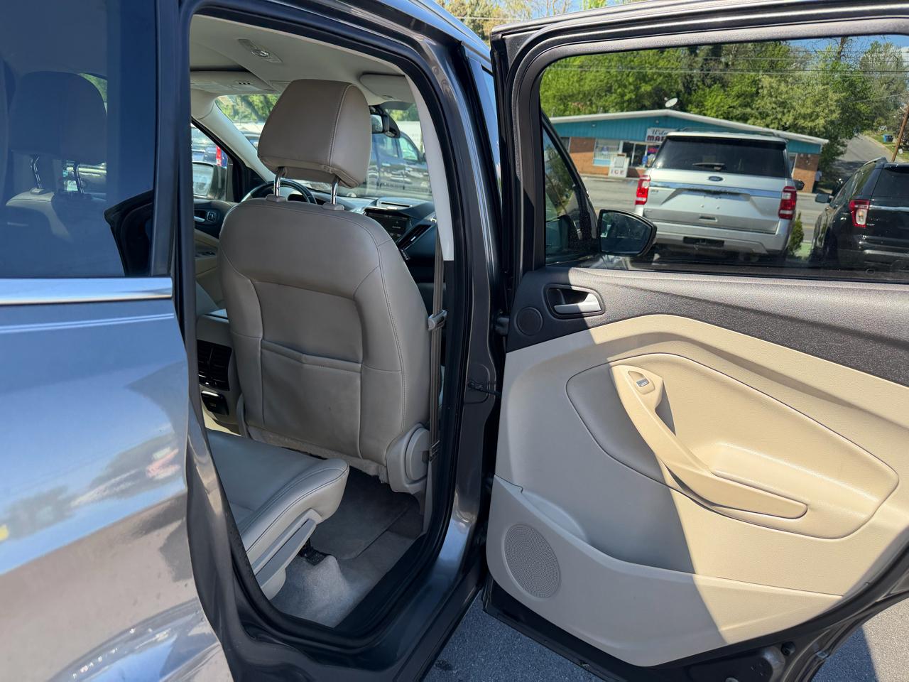 Ford Escape Titanium 4D SUV 4WD 2014