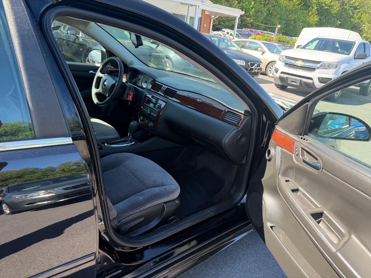 Chevrolet Impala 4dr Sdn LS 2010