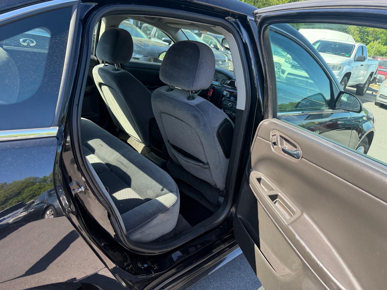 Chevrolet Impala 4dr Sdn LS 2010