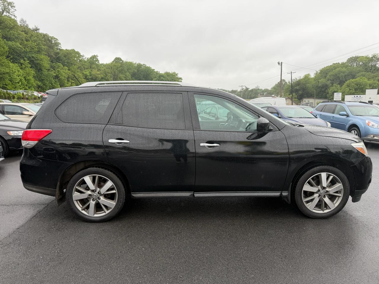 Nissan Pathfinder 4WD 4dr SV 2013