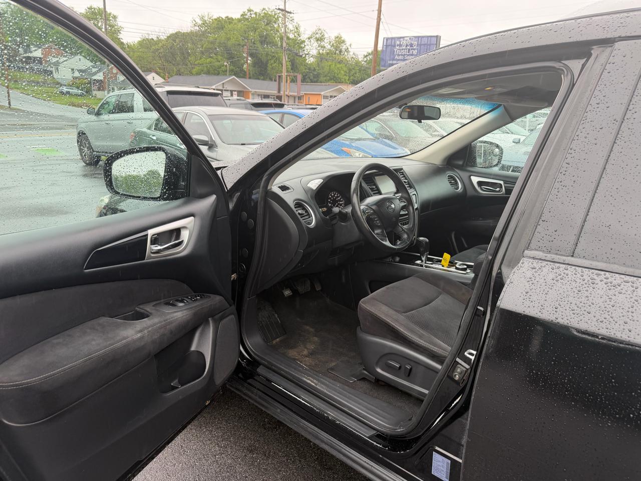 Nissan Pathfinder 4WD 4dr SV 2013