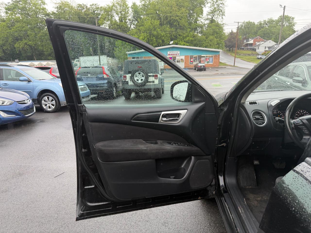 Nissan Pathfinder 4WD 4dr SV 2013