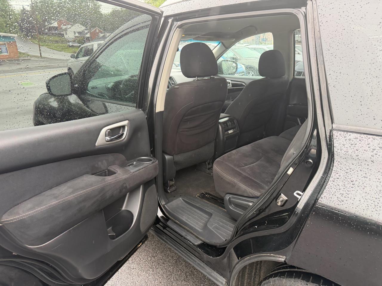 Nissan Pathfinder 4WD 4dr SV 2013