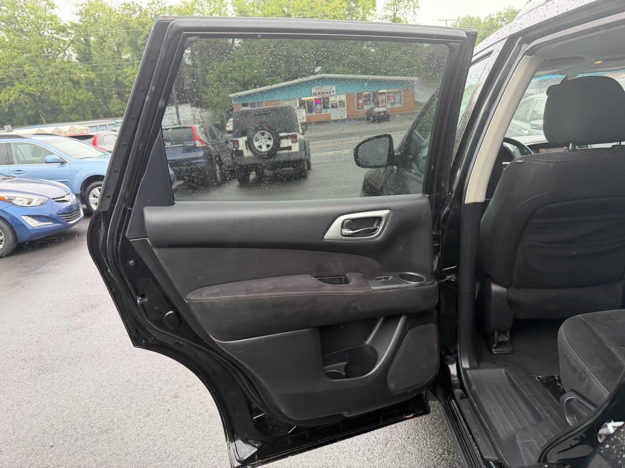 Nissan Pathfinder 4WD 4dr SV 2013