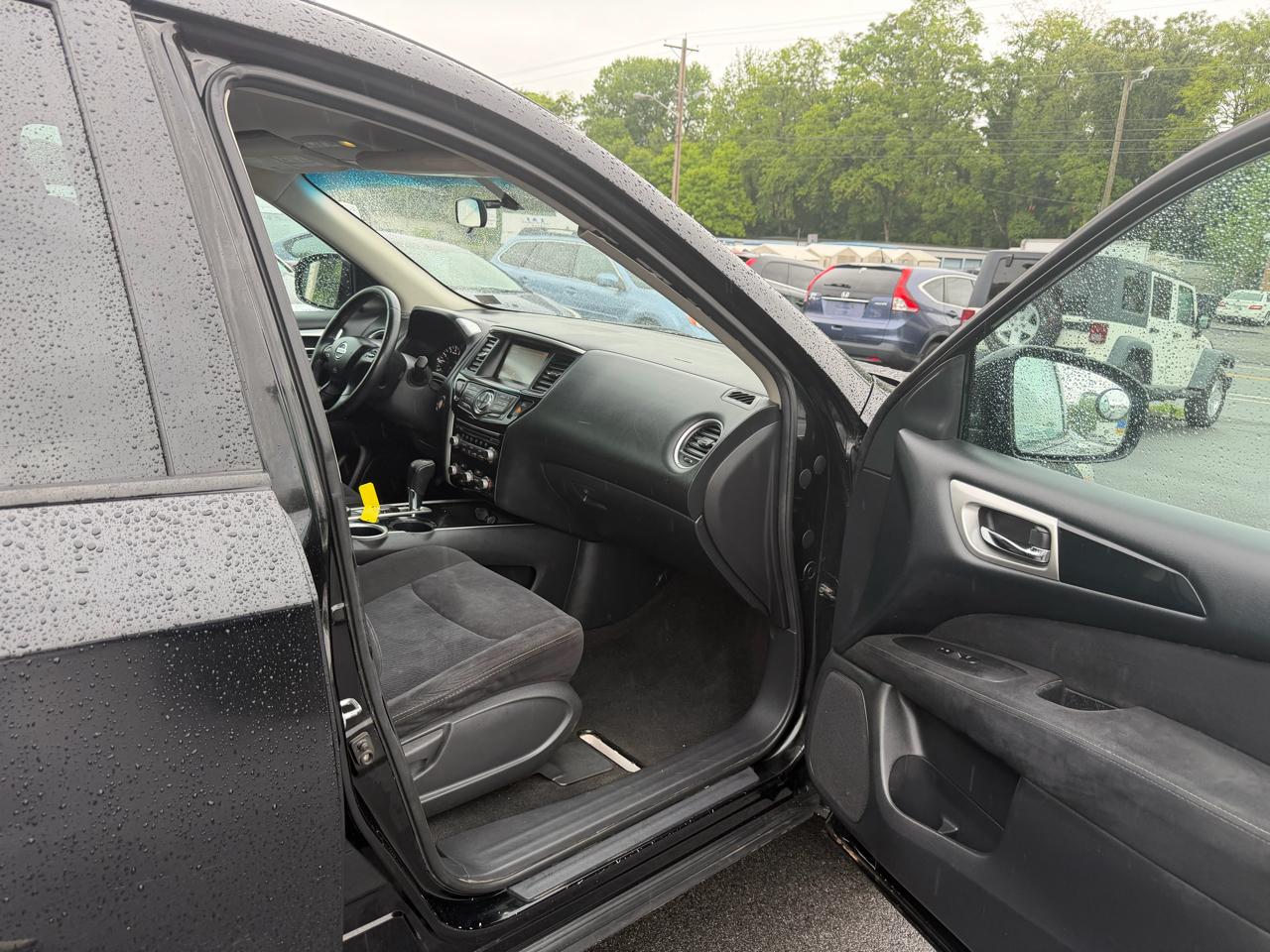 Nissan Pathfinder 4WD 4dr SV 2013