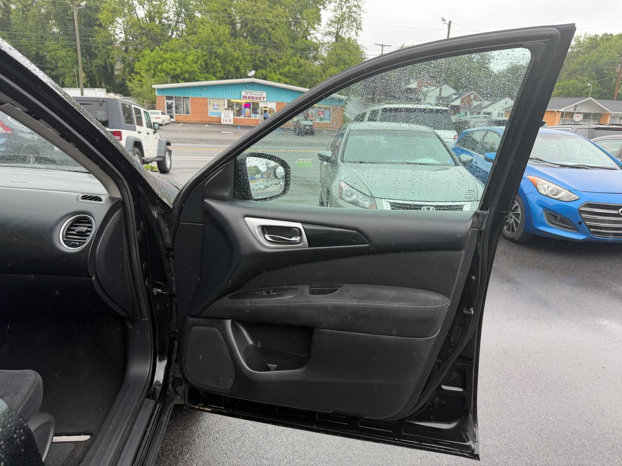 Nissan Pathfinder 4WD 4dr SV 2013