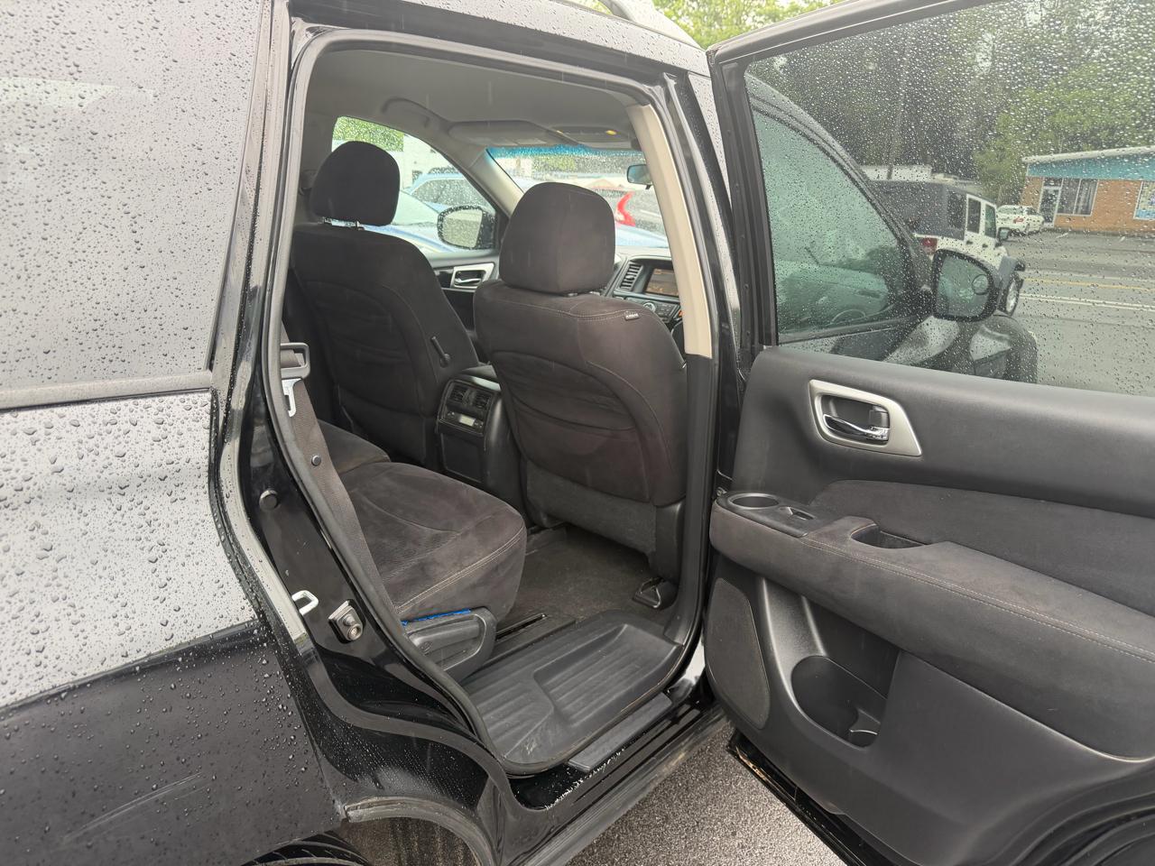 Nissan Pathfinder 4WD 4dr SV 2013