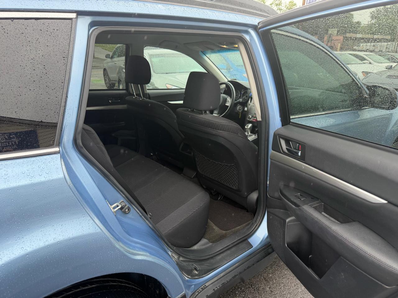 Subaru Outback 2.5i Premium 2012