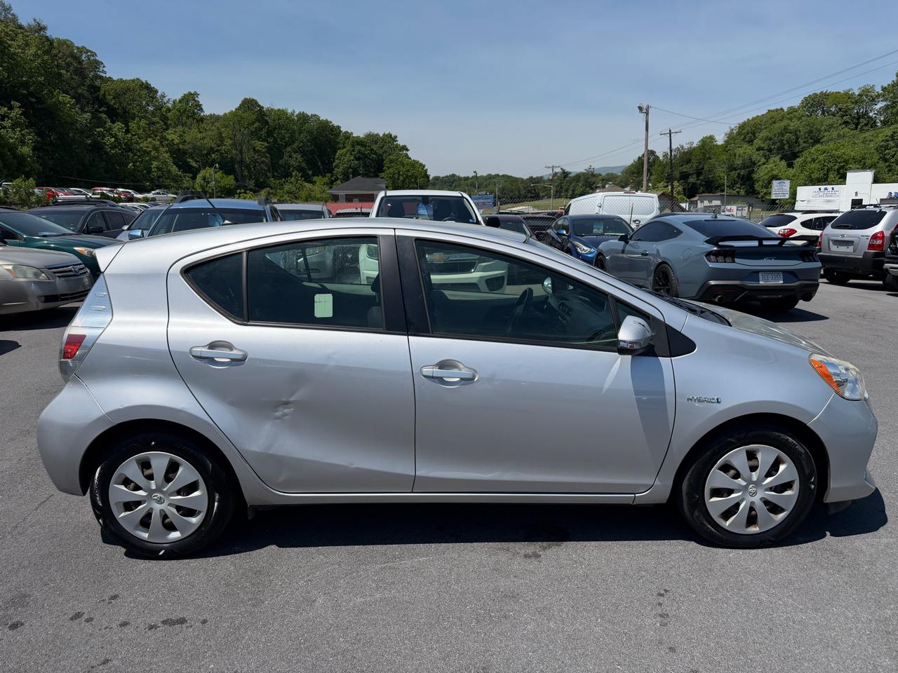 Toyota Prius c Two 2014