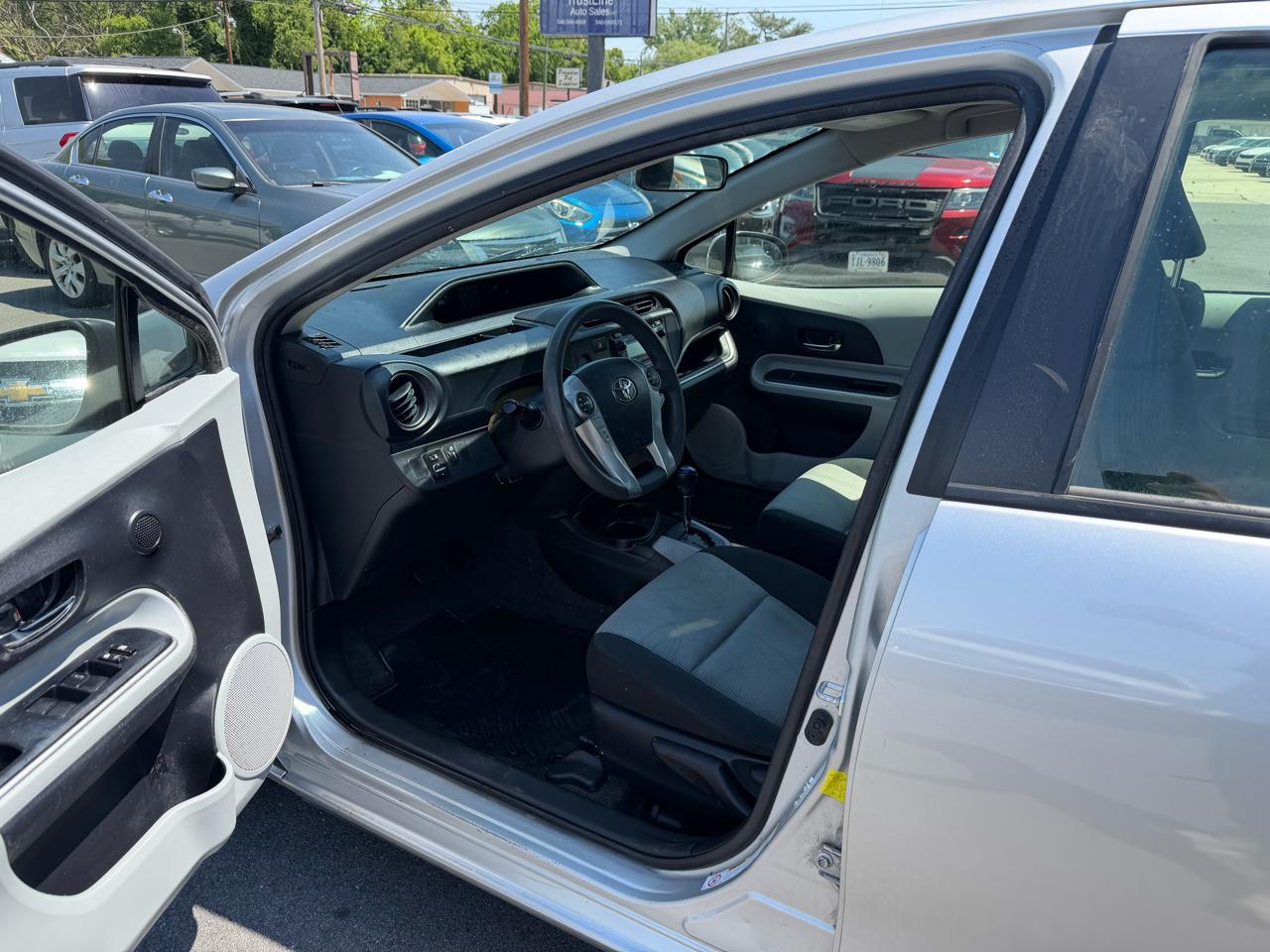 Toyota Prius c Two 2014