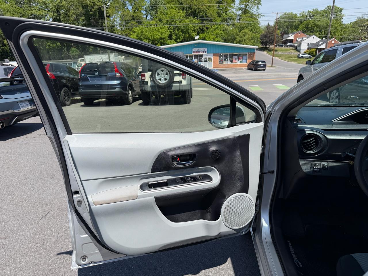 Toyota Prius c Two 2014