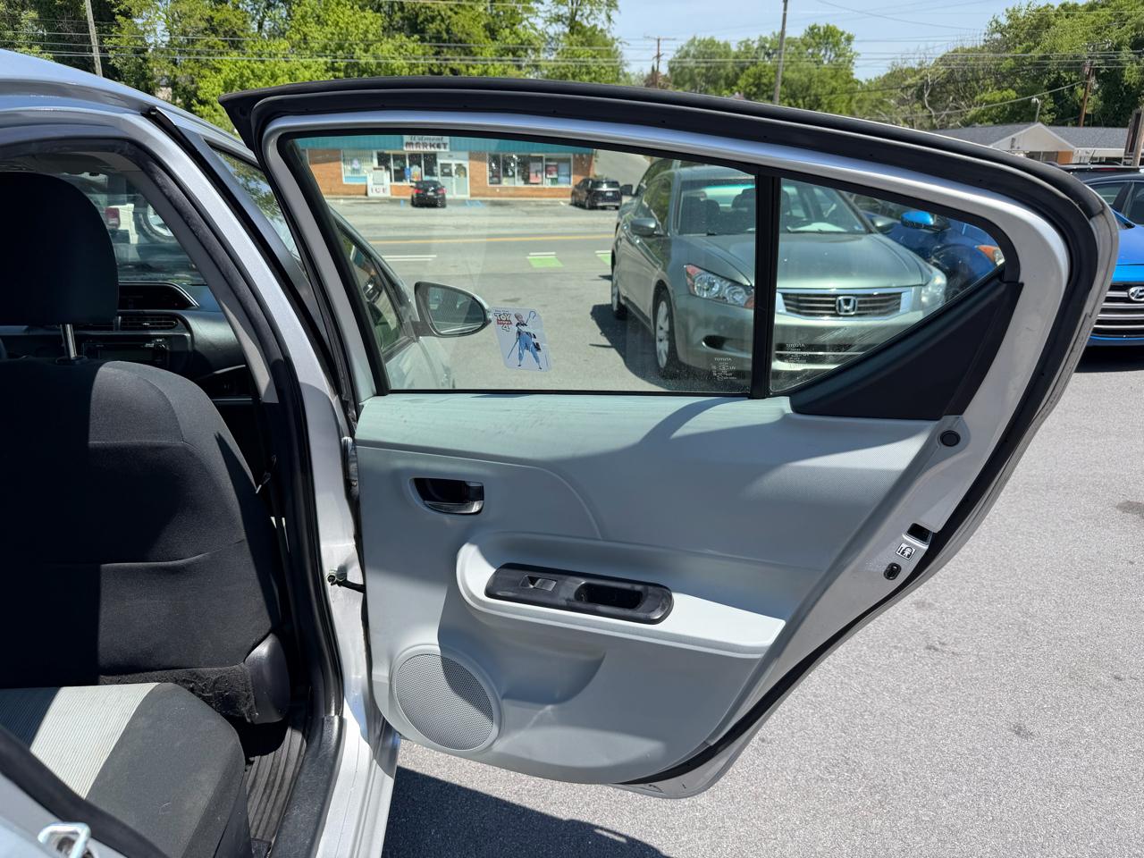 Toyota Prius c Two 2014