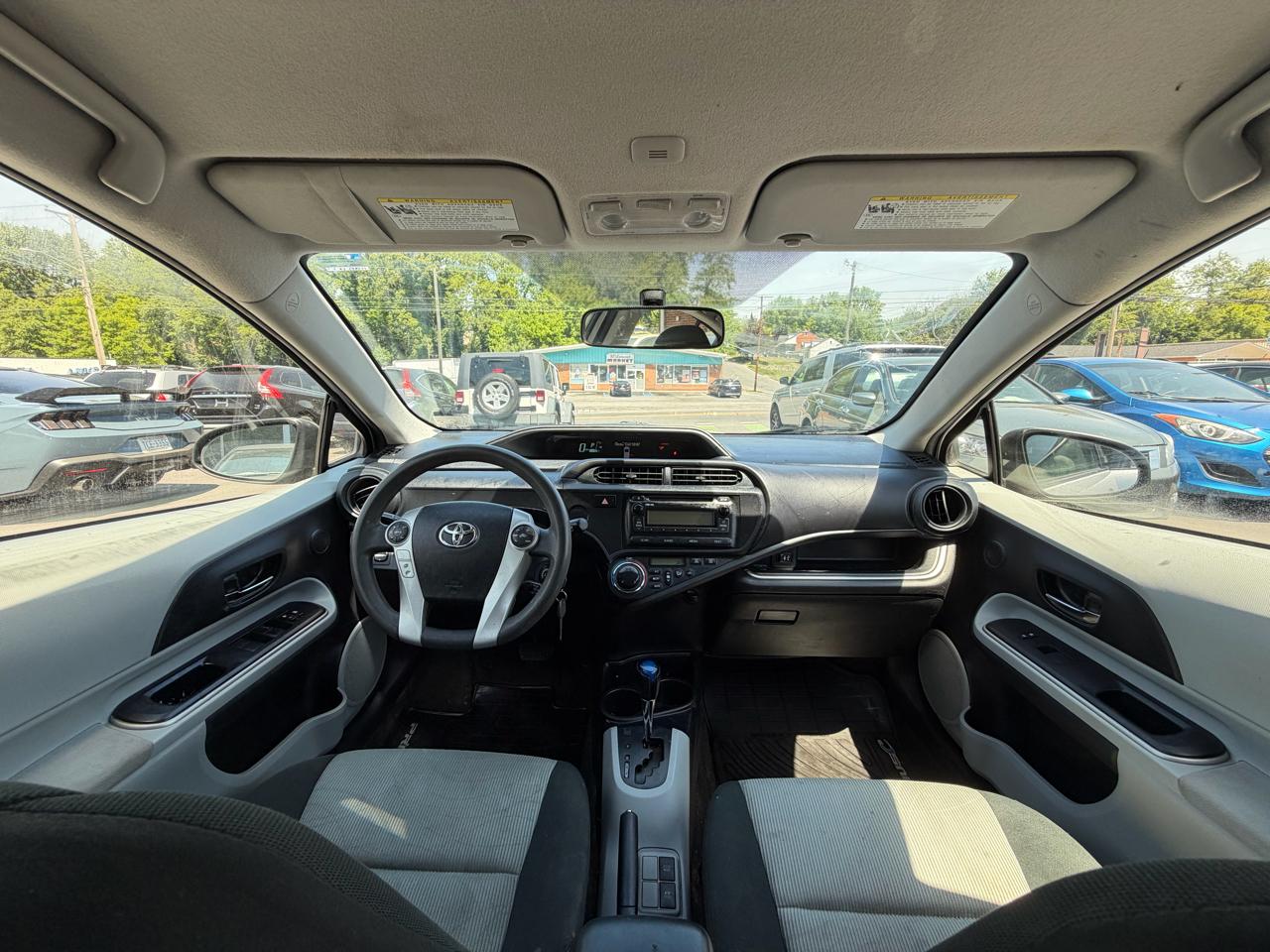Toyota Prius c Two 2014