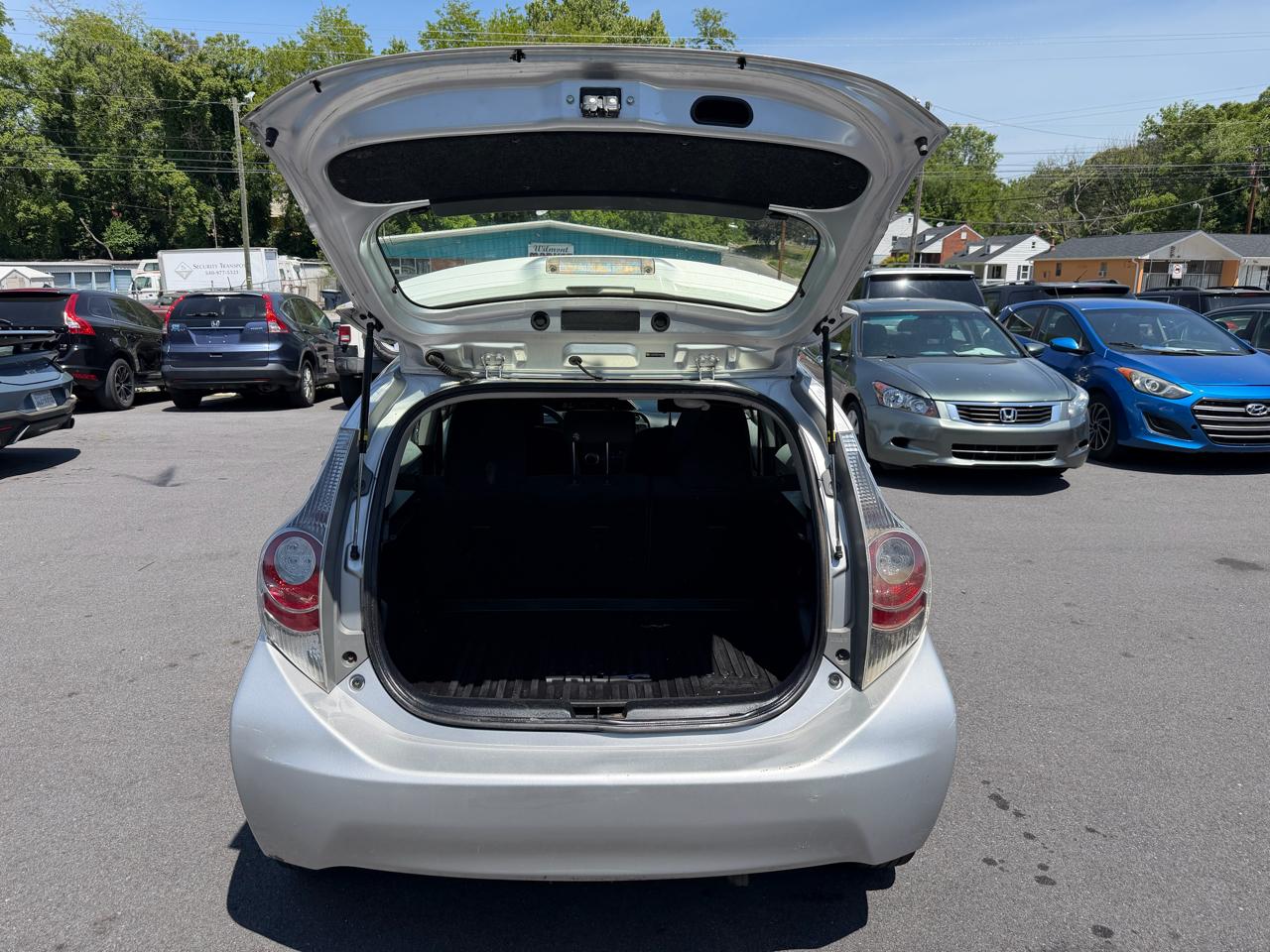 Toyota Prius c Two 2014
