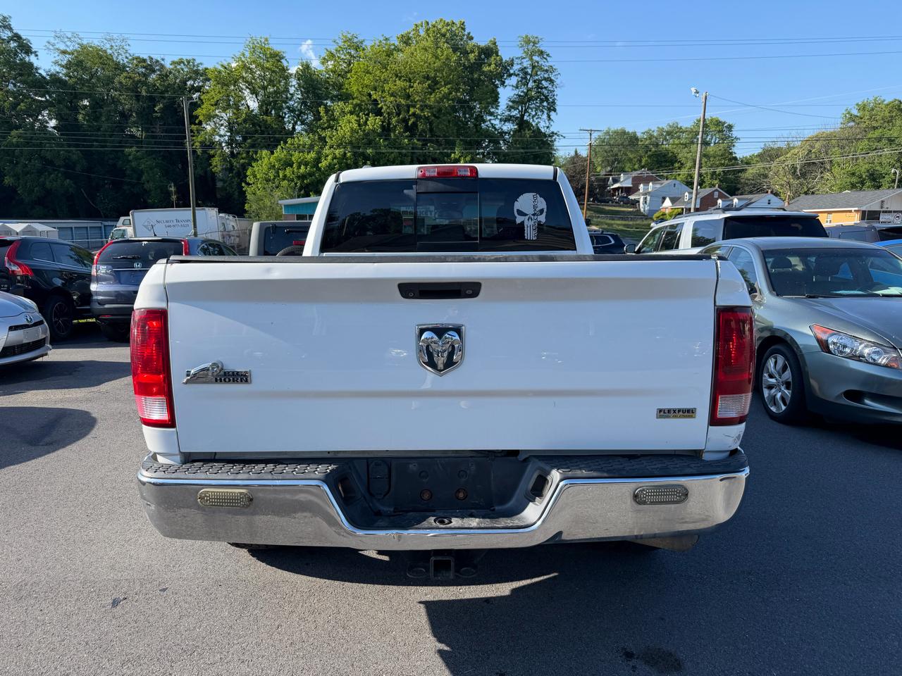 RAM 1500 SLT Quad Cab 4WD 2016