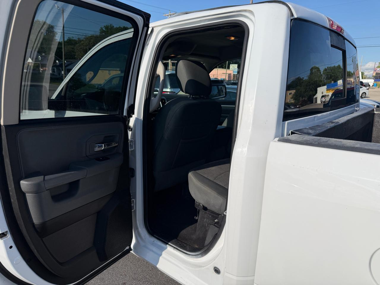RAM 1500 SLT Quad Cab 4WD 2016