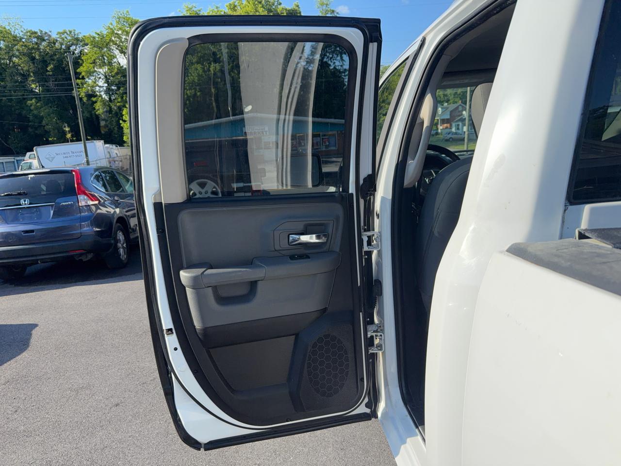RAM 1500 SLT Quad Cab 4WD 2016