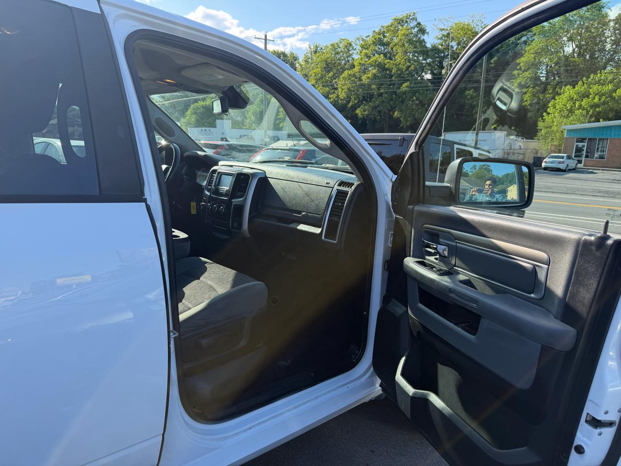 RAM 1500 SLT Quad Cab 4WD 2016