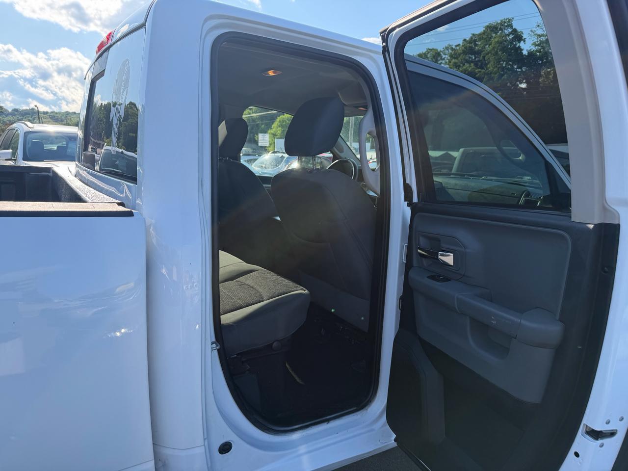 RAM 1500 SLT Quad Cab 4WD 2016
