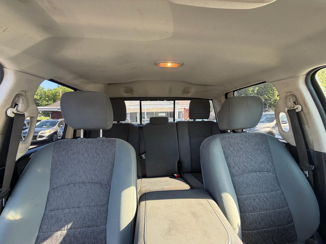 RAM 1500 SLT Quad Cab 4WD 2016