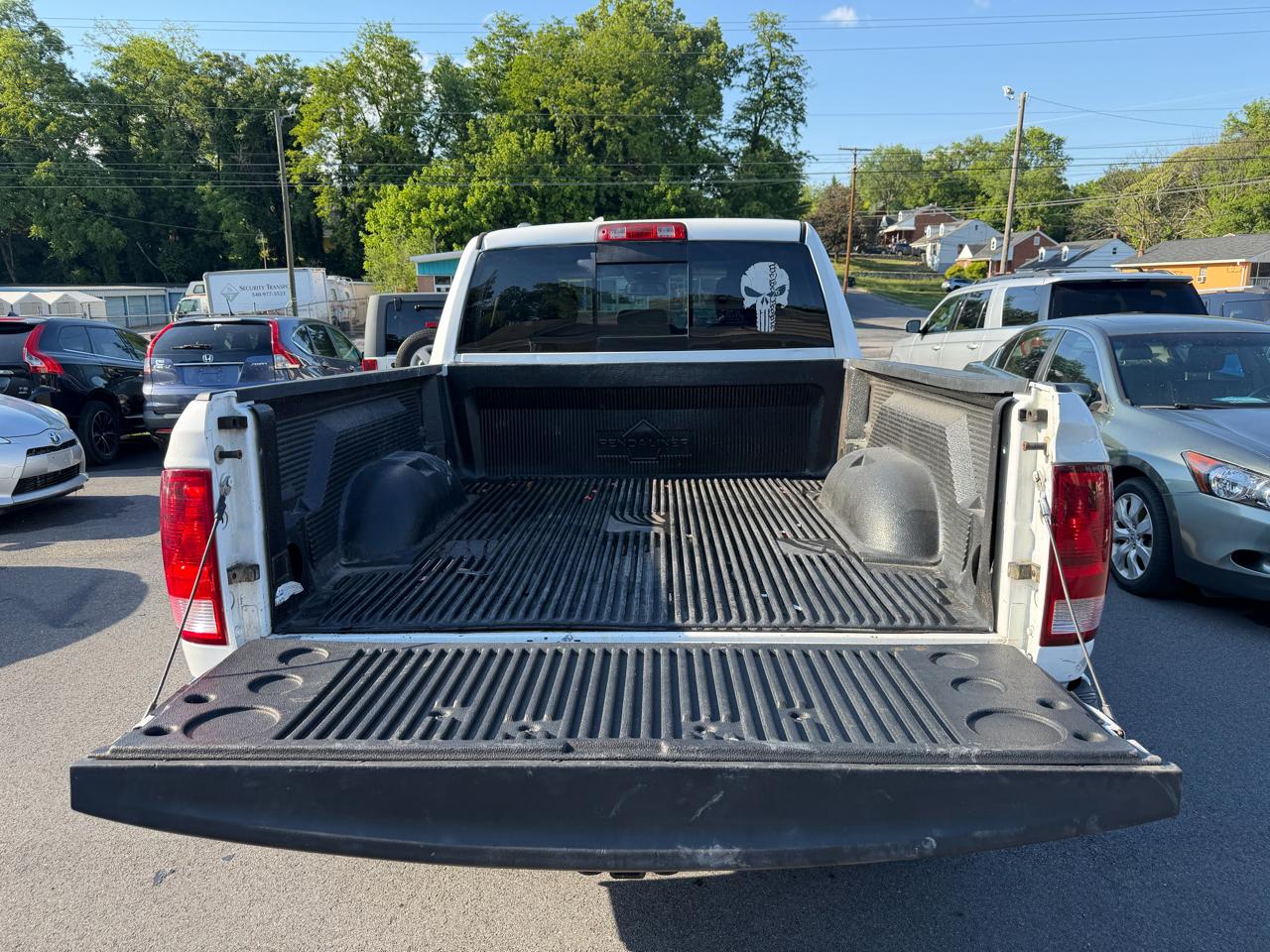 RAM 1500 SLT Quad Cab 4WD 2016