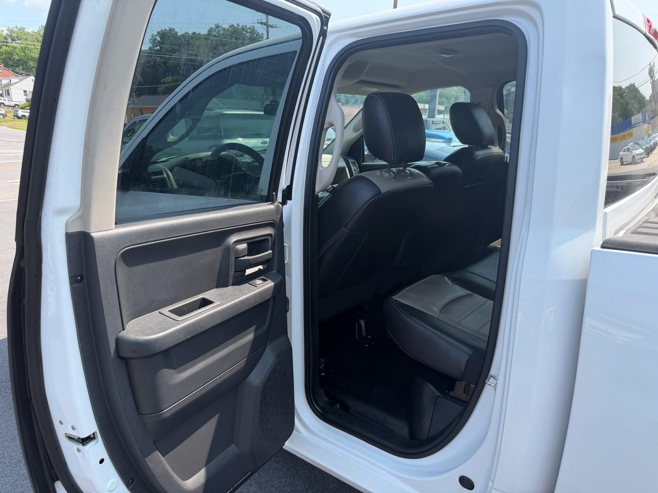 RAM 1500 4WD Quad Cab 140.5" ST 2012