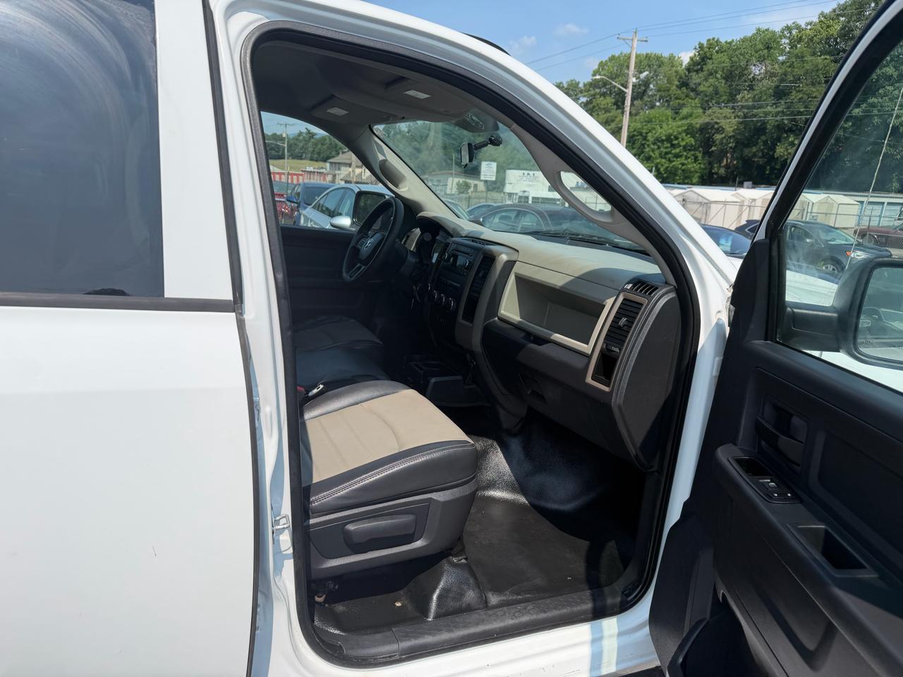 RAM 1500 4WD Quad Cab 140.5" ST 2012