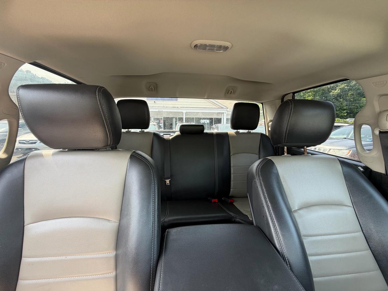 RAM 1500 4WD Quad Cab 140.5" ST 2012