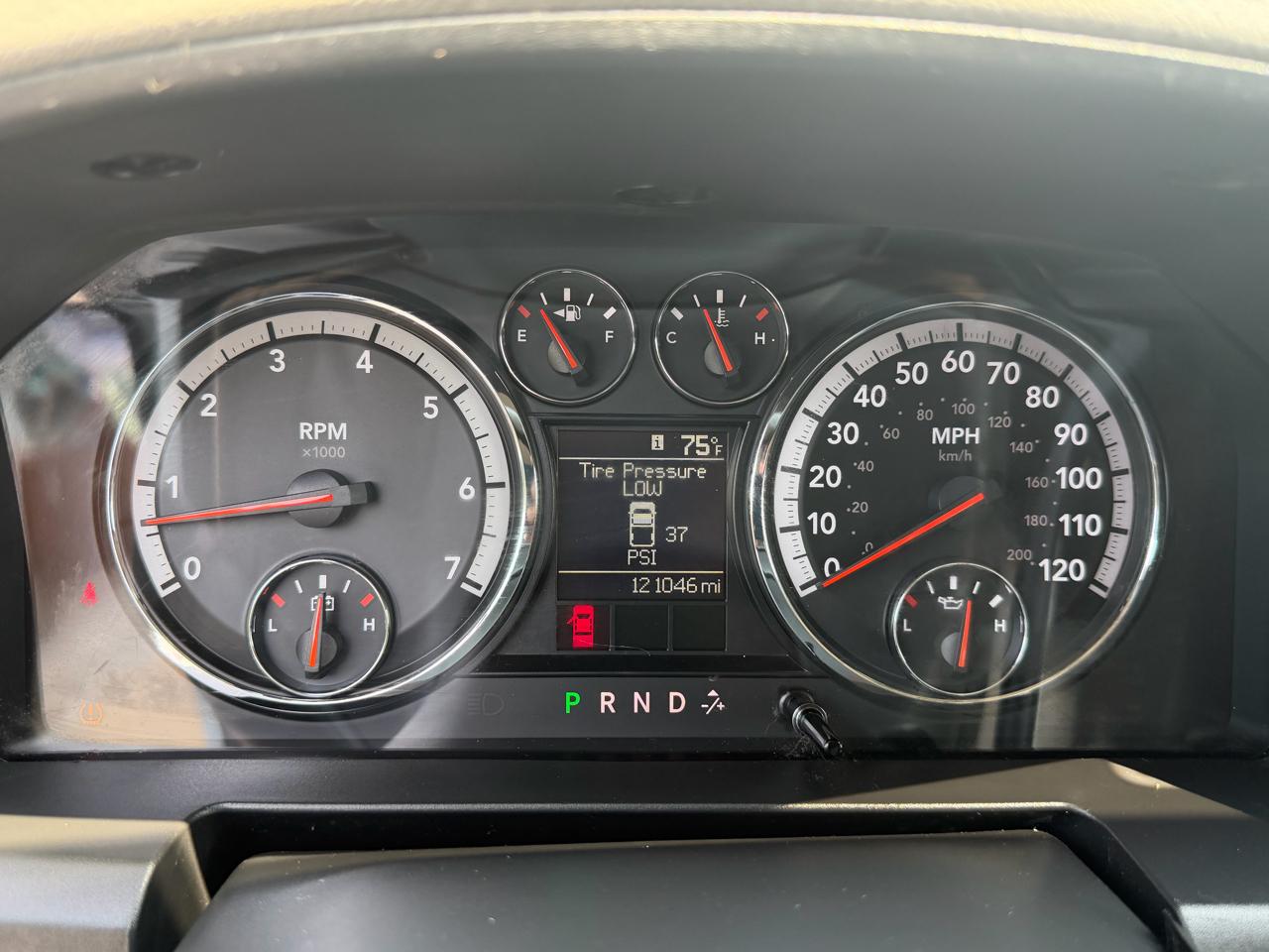 RAM 1500 4WD Quad Cab 140.5" ST 2012
