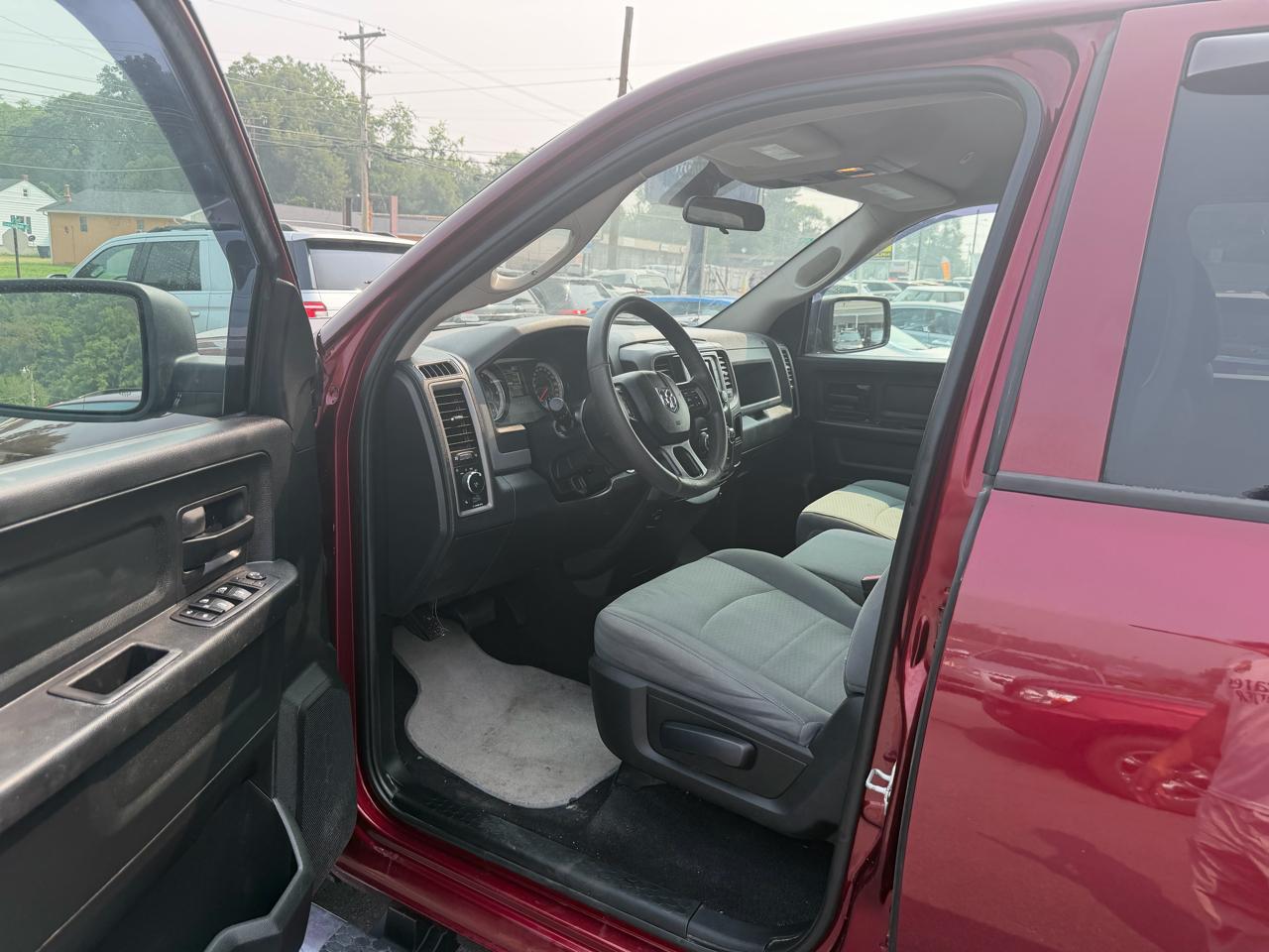 RAM 1500 Tradesman 4x4 Quad Cab 6'4" Box 2018