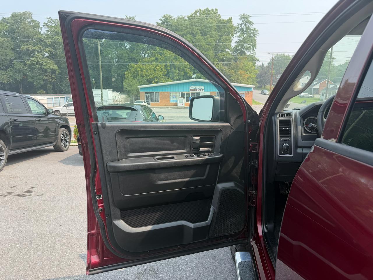 RAM 1500 Tradesman 4x4 Quad Cab 6'4" Box 2018