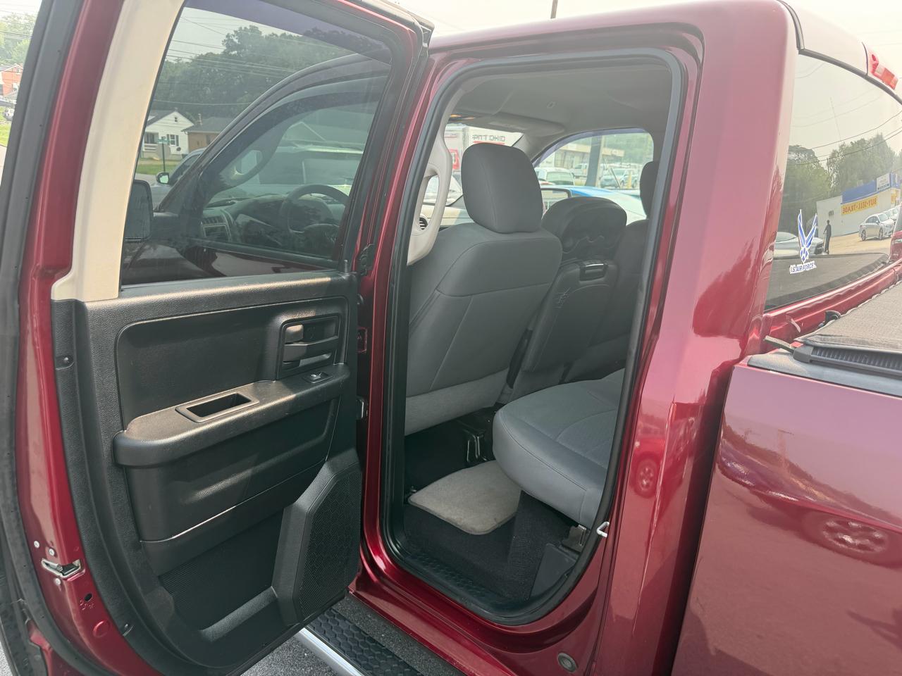 RAM 1500 Tradesman 4x4 Quad Cab 6'4" Box 2018