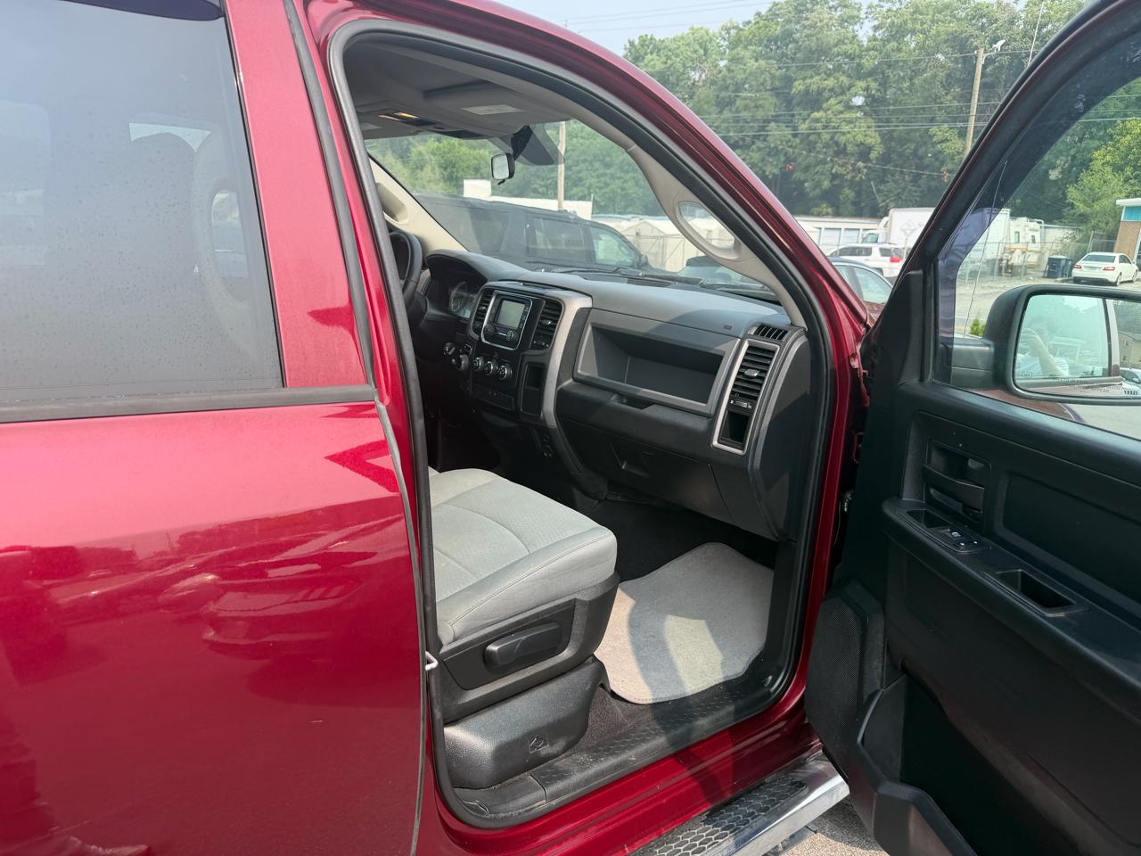 RAM 1500 Tradesman 4x4 Quad Cab 6'4" Box 2018