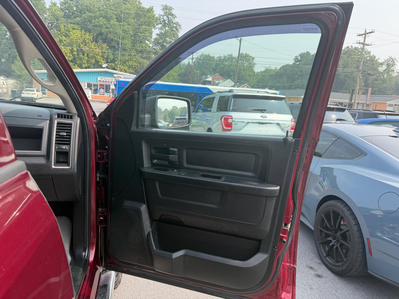 RAM 1500 Tradesman 4x4 Quad Cab 6'4" Box 2018