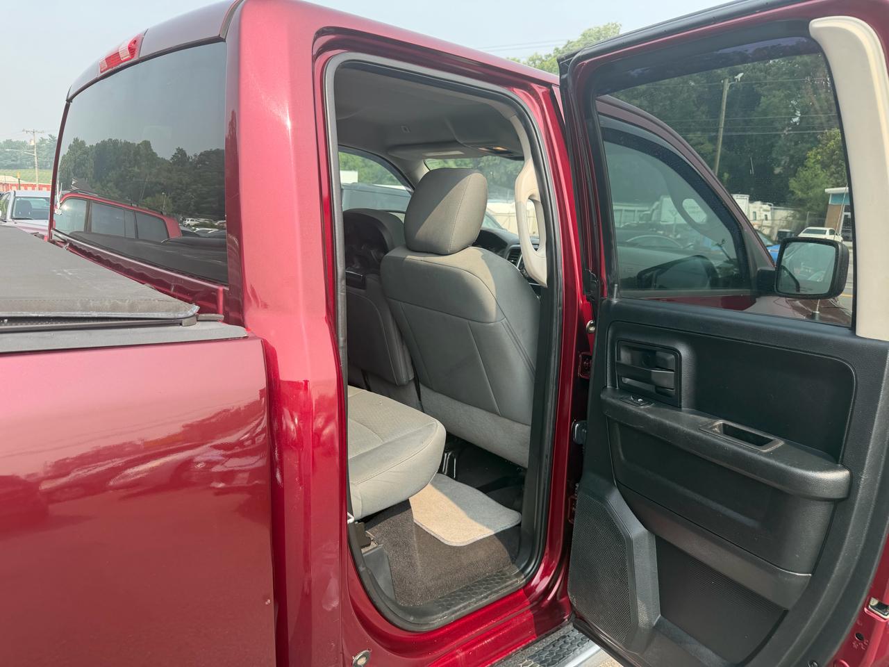 RAM 1500 Tradesman 4x4 Quad Cab 6'4" Box 2018