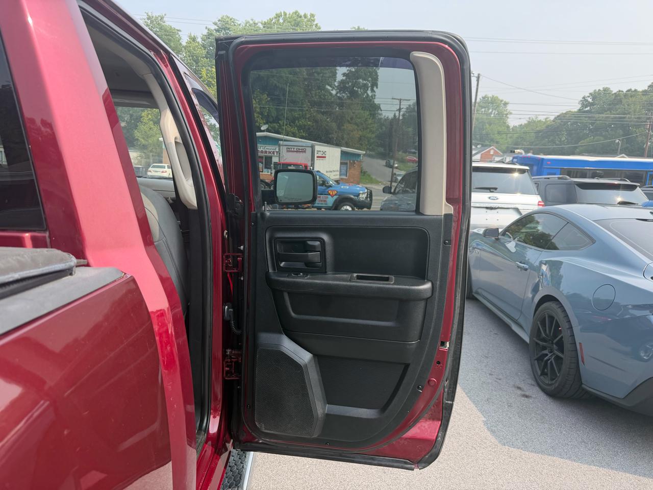 RAM 1500 Tradesman 4x4 Quad Cab 6'4" Box 2018